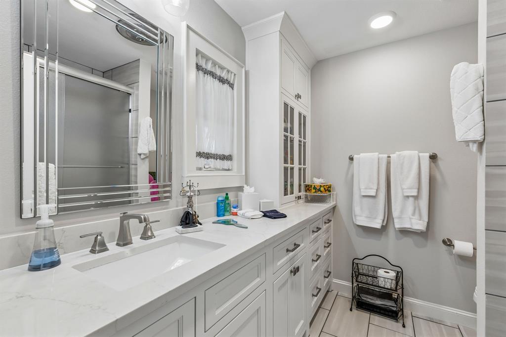5712 Ridgetown Circle Dallas, TX 75230 - Photo 23 of 28 Spacious secondary bath