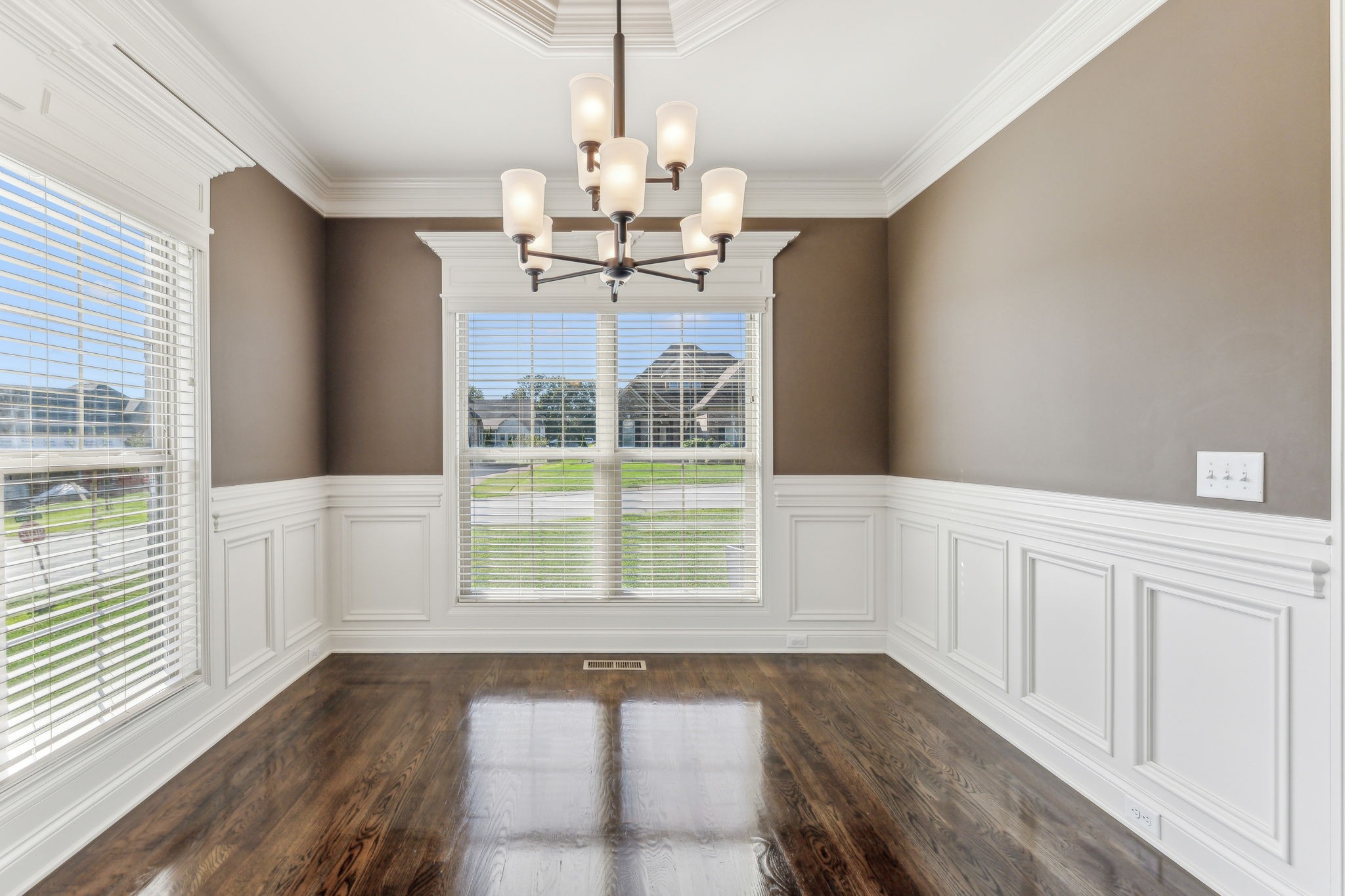 118 Brixton Ridge Lebanon, TN 37087 - Photo 3 of 43 Large windows flood the space with natural light, creating a warm and inviting atmosphere for entertaining guests! 118 Brixton Ridge Lebanon, TN 37087