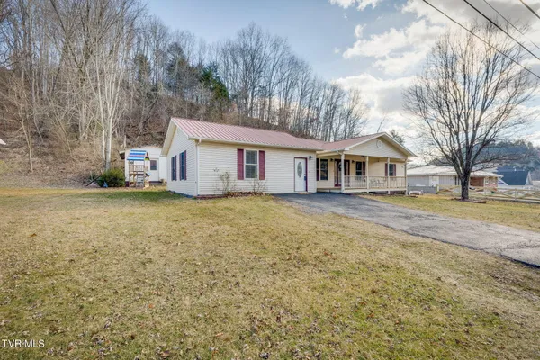 $229,900 | 152 Country Oaks Drive, Honaker, VA 24260