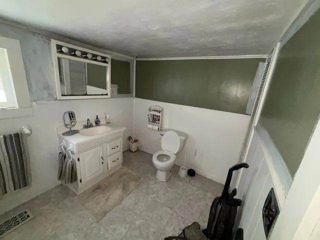 $319,900 | 257 Exeter Road, Epping, NH 03042