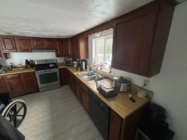 $319,900 | 257 Exeter Road, Epping, NH 03042