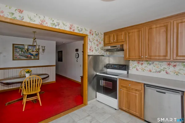 $299,900 | 630 Oak Street, East Hartford, CT 06118