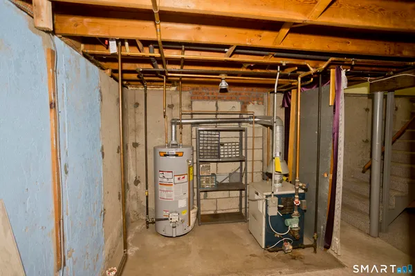 $299,900 | 630 Oak Street, East Hartford, CT 06118