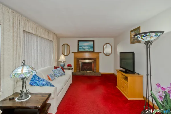 $299,900 | 630 Oak Street, East Hartford, CT 06118