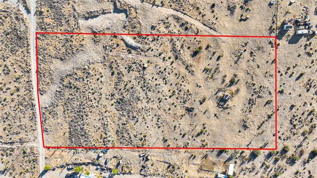 20828 Riverview Road Apple Valley, CA 92308 - Photo 9 of 11 a view of a dry yard