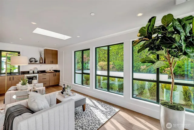 $16,996,000 | 1525 79th Place Northeast, Medina, WA 98039