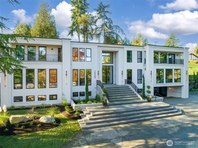 $16,996,000 | 1525 79th Place Northeast, Medina, WA 98039