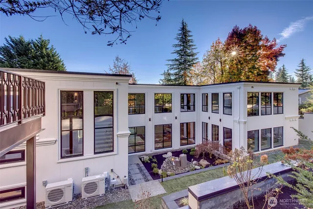 $16,996,000 | 1525 79th Place Northeast, Medina, WA 98039