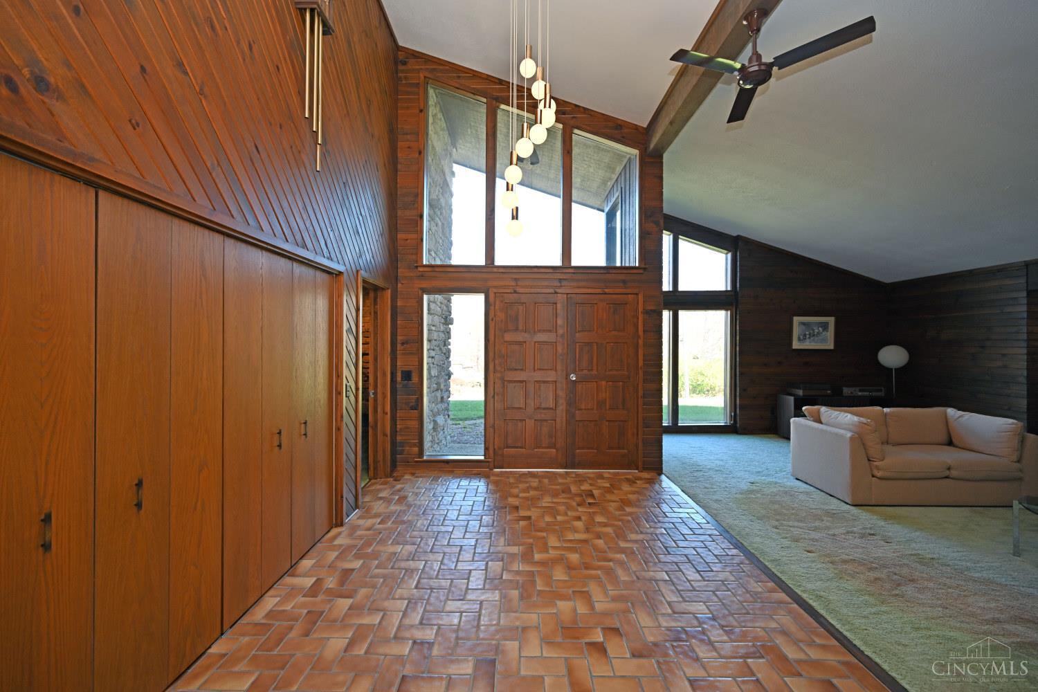 7415 Ayers Road Cincinnati, OH 45255 - Photo 4 of 48