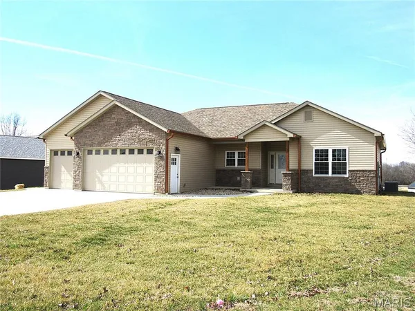 $529,000 | 9 Fairway Court, Alton, IL 62002