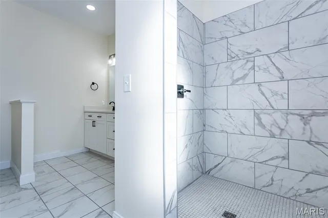 $529,000 | 9 Fairway Court, Alton, IL 62002