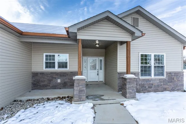 $529,000 | 9 Fairway Court, Alton, IL 62002