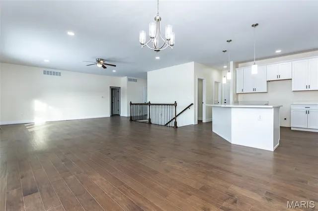 $529,000 | 9 Fairway Court, Alton, IL 62002