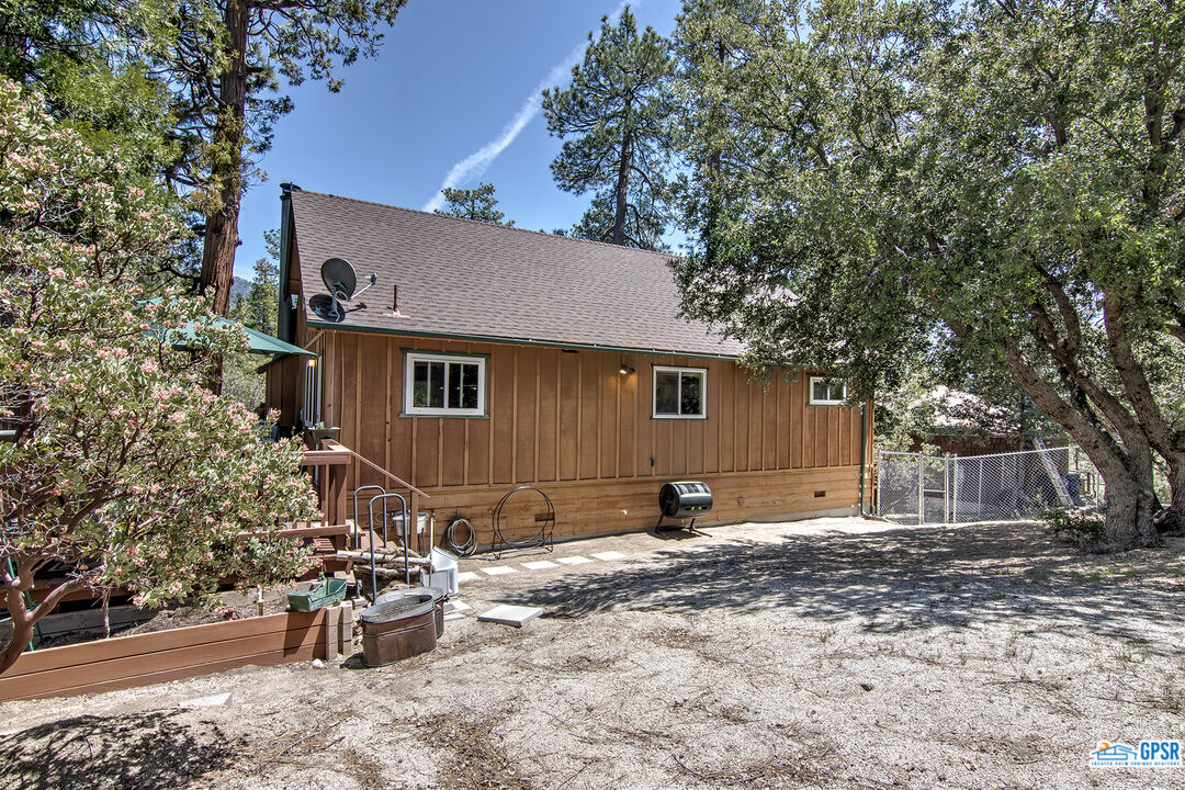 25527 Cedar Glen Drive Idyllwild, CA 92549 - Photo 60 of 69 a view of a backyard with a tree