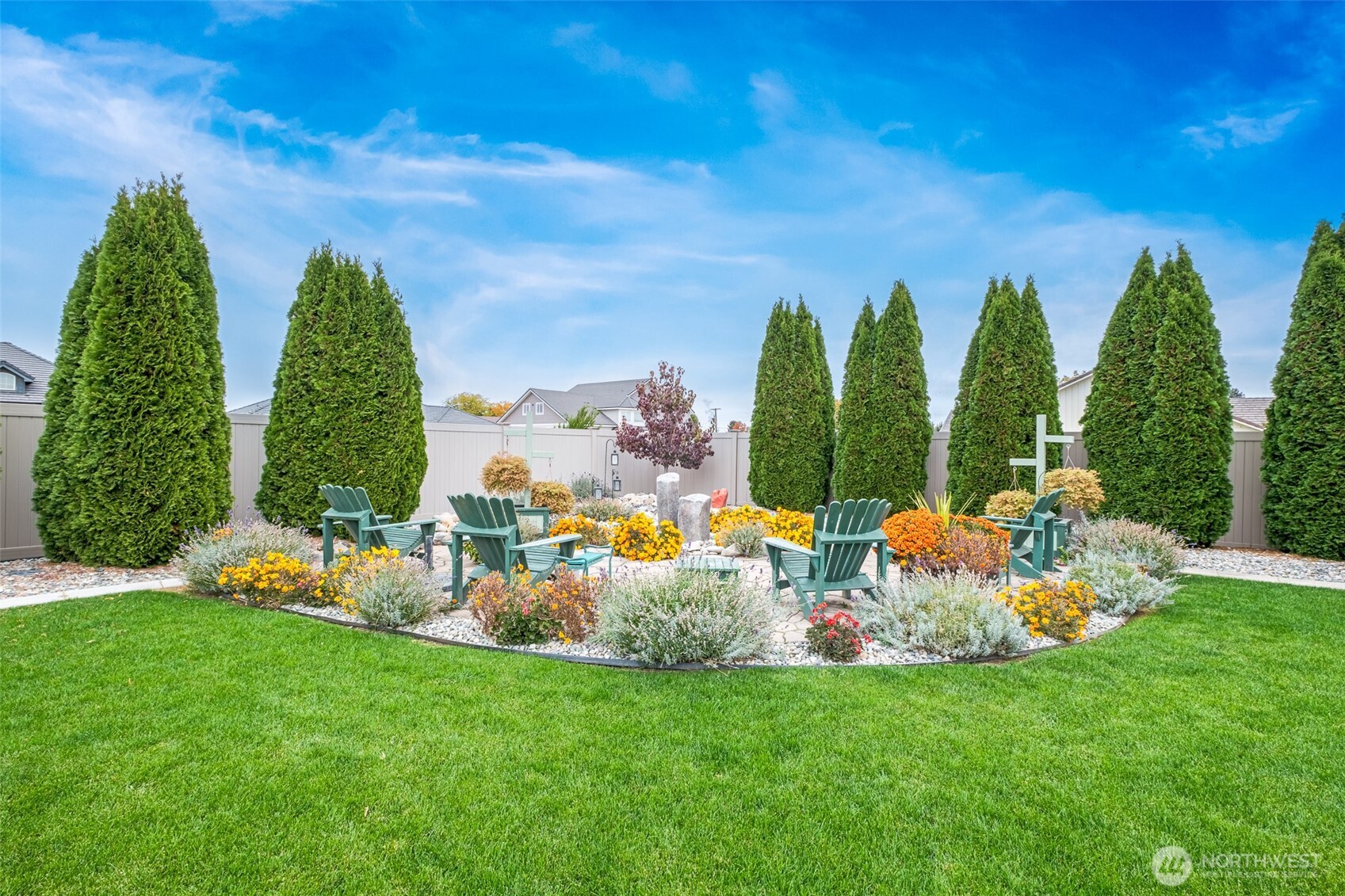 718 L Street Southwest Quincy, WA 98848 - Photo 3 of 9 a garden view with sitting space