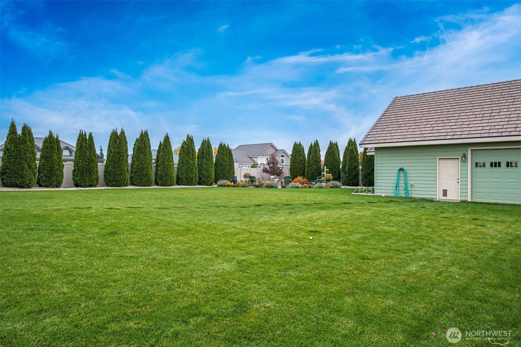 718 L Street Southwest Quincy, WA 98848 - Photo 6 of 9 a view of a house with a big yard