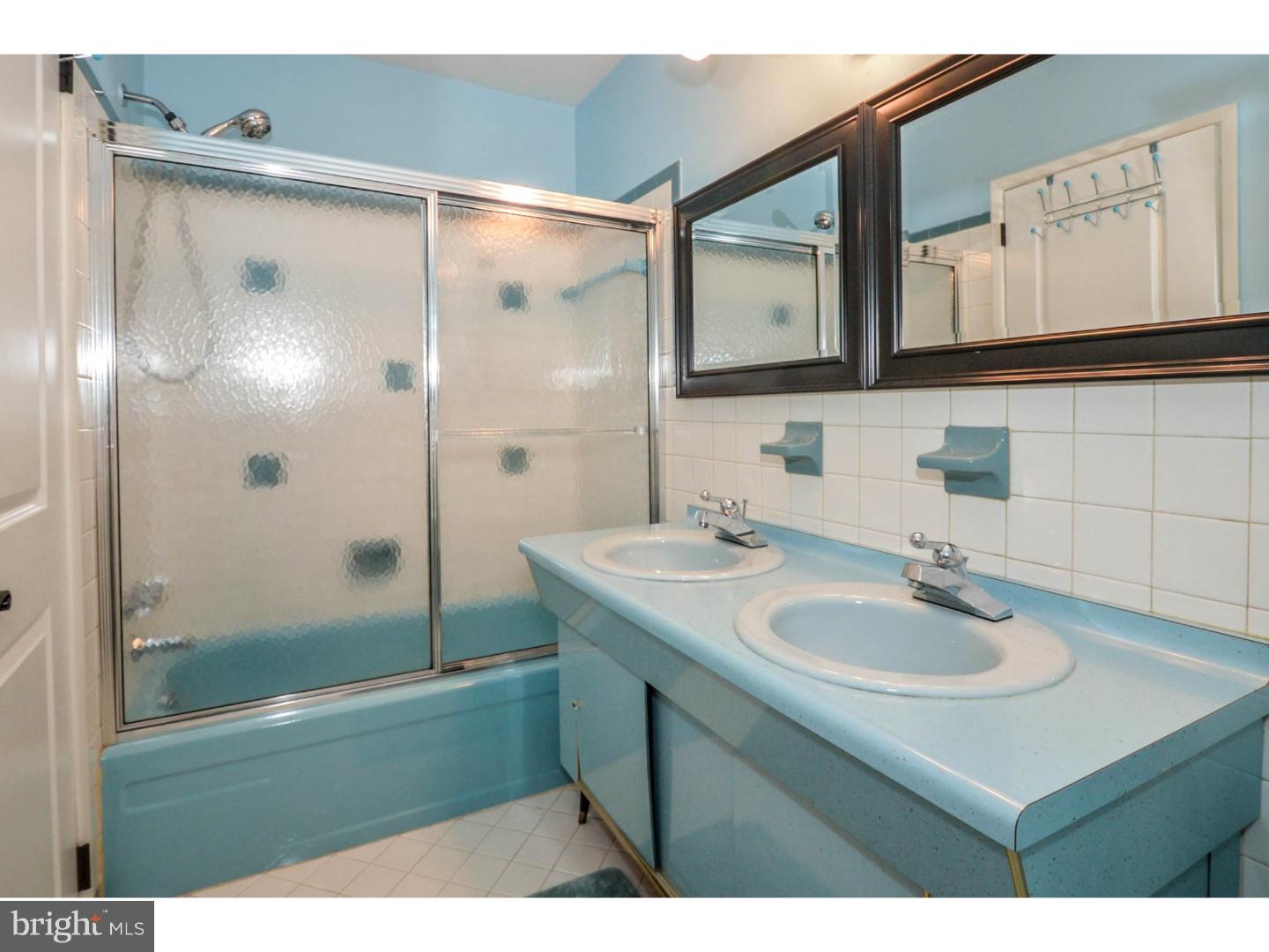 9326 Laramie Road Philadelphia, PA 19115 - Photo 17 of 25 Bathroom