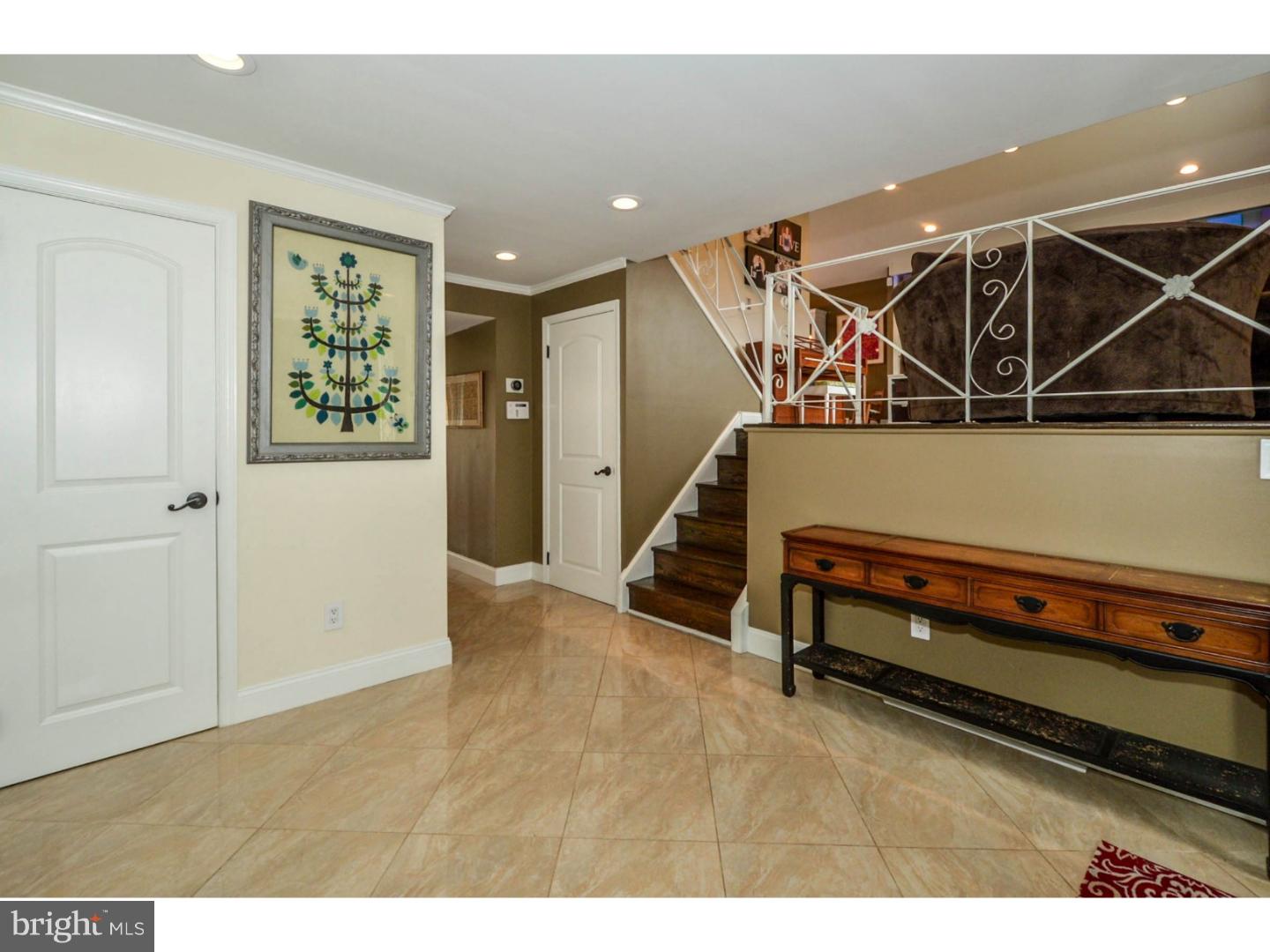 9326 Laramie Road Philadelphia, PA 19115 - Photo 4 of 25 Foyer