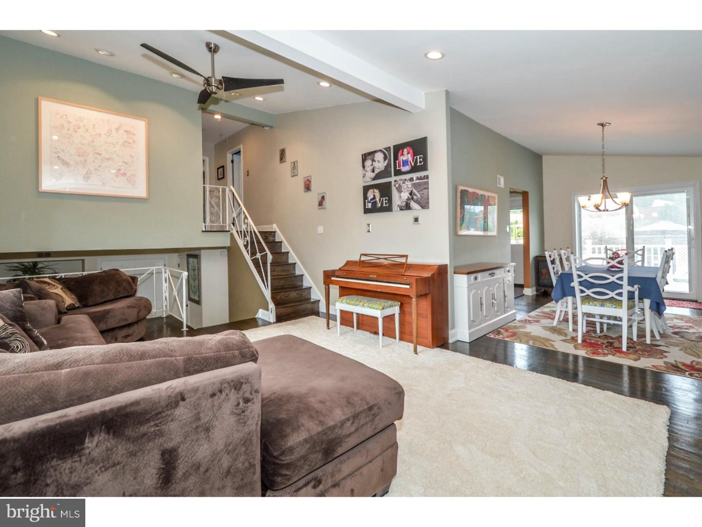 9326 Laramie Road Philadelphia, PA 19115 - Photo 6 of 25 Living Room