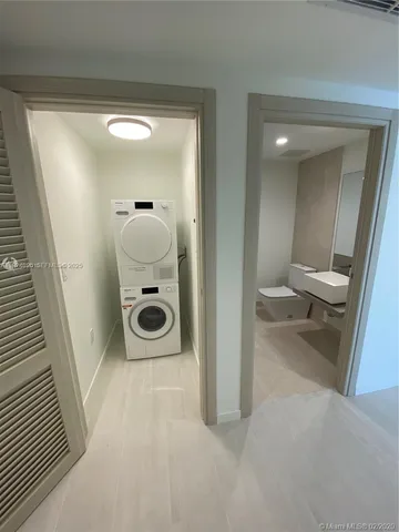 $8,800 | 1000 Brickell Plaza, Unit 3501, Miami, FL 33131