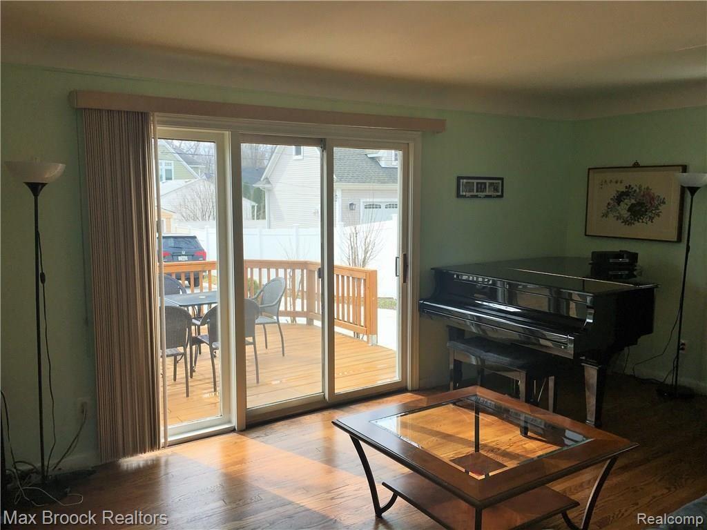 2552 Pembroke Road Birmingham, MI 48009 - Photo 11 of 23 Living room 3.jpg