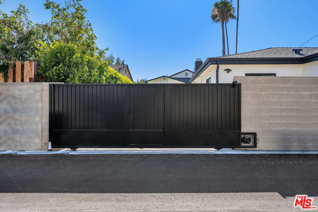 2766 North Frederic Street Burbank, CA 91504 - Photo 15 of 18