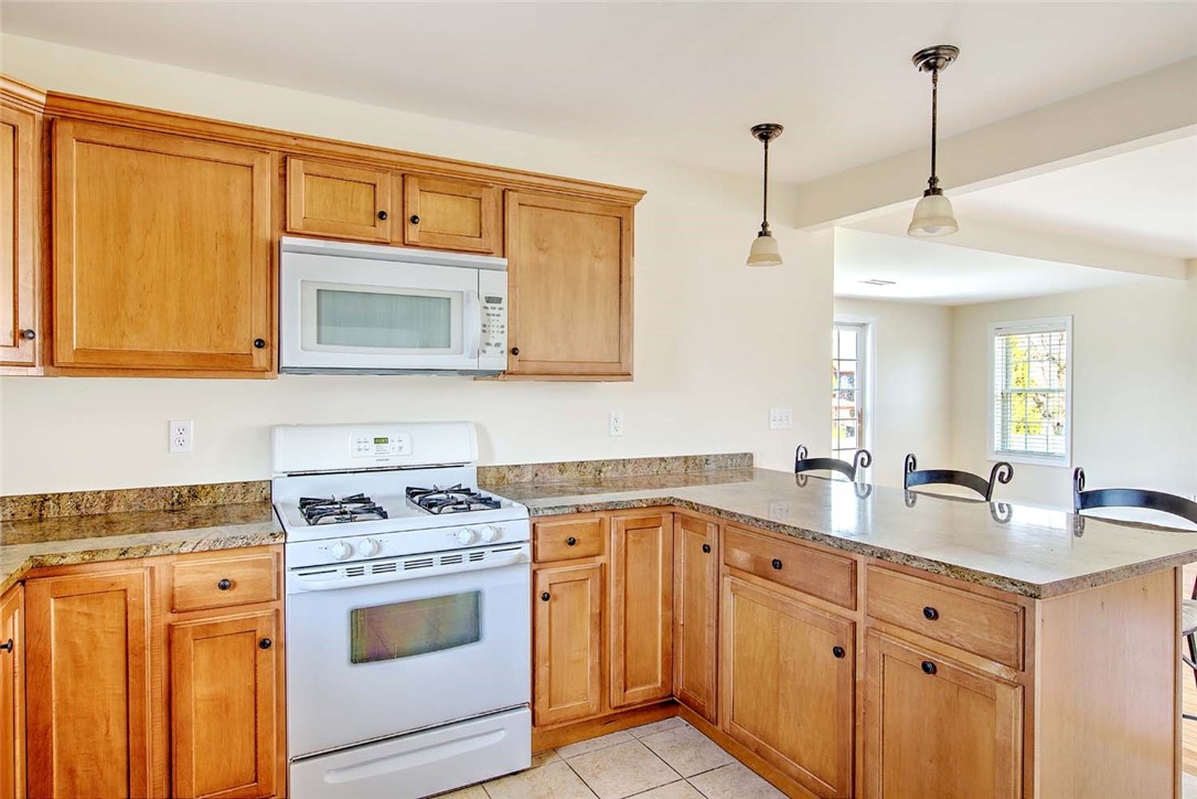 31 Garfield Avenue Bristol, RI 02809 - Photo 11 of 33 1st floor