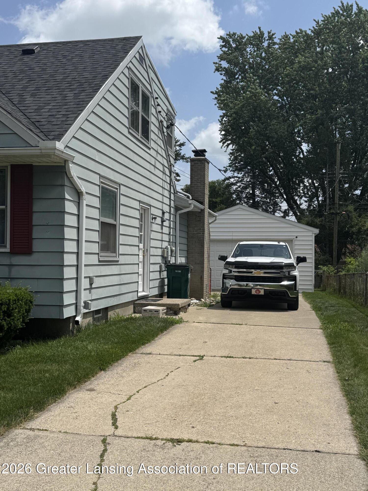 4901 Alpha Street Lansing, MI 48910 - Photo 32 of 34 Driveway