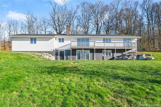 a view of a house with a backyard
