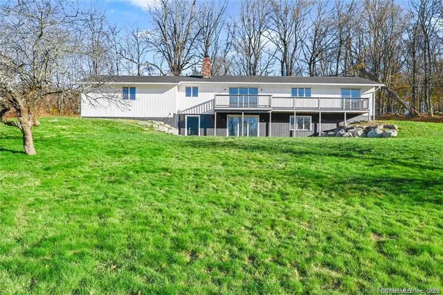 a view of a house with a backyard