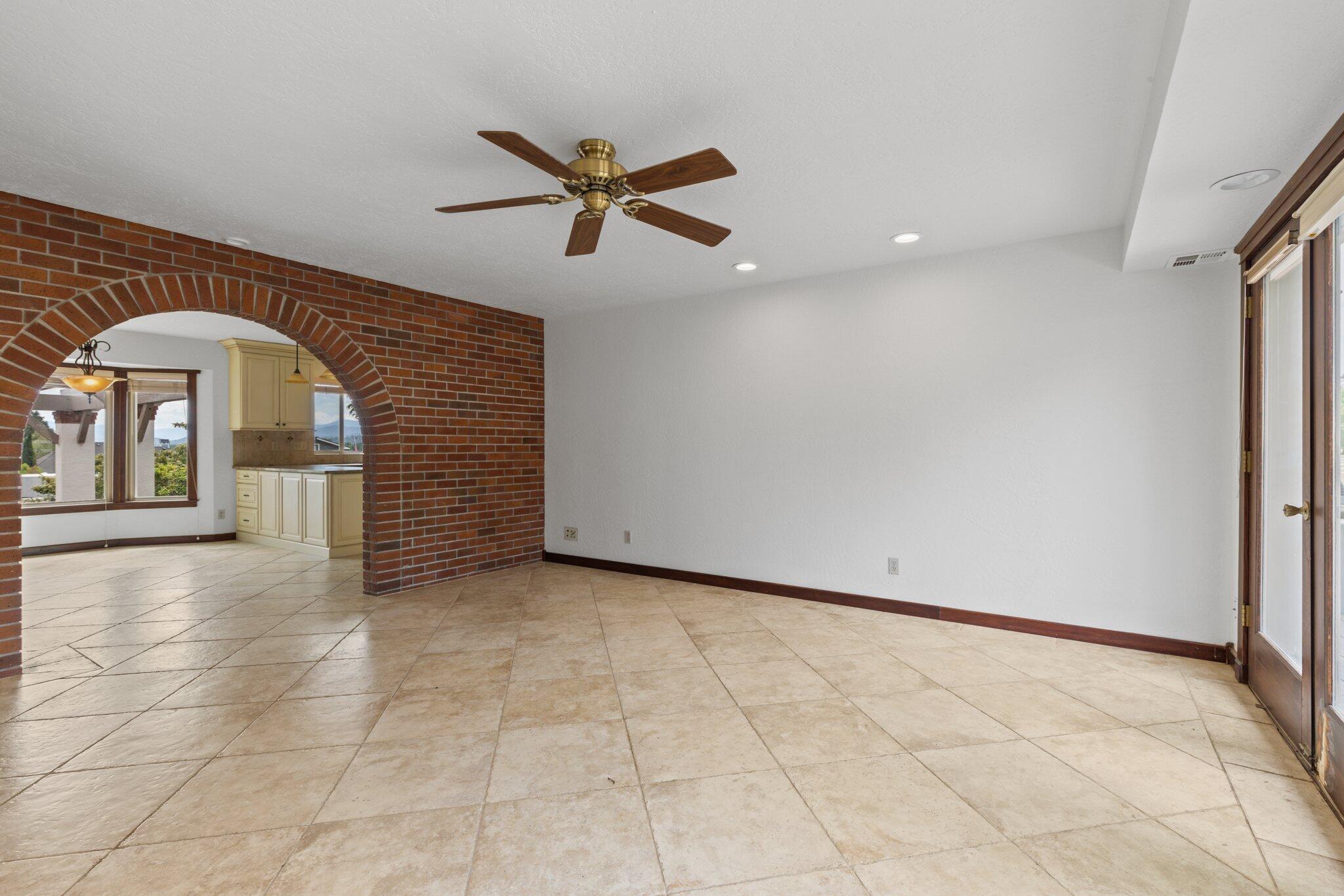 3703 Livingston Road Medford, OR 97502 - Photo 11 of 28 Family Room
