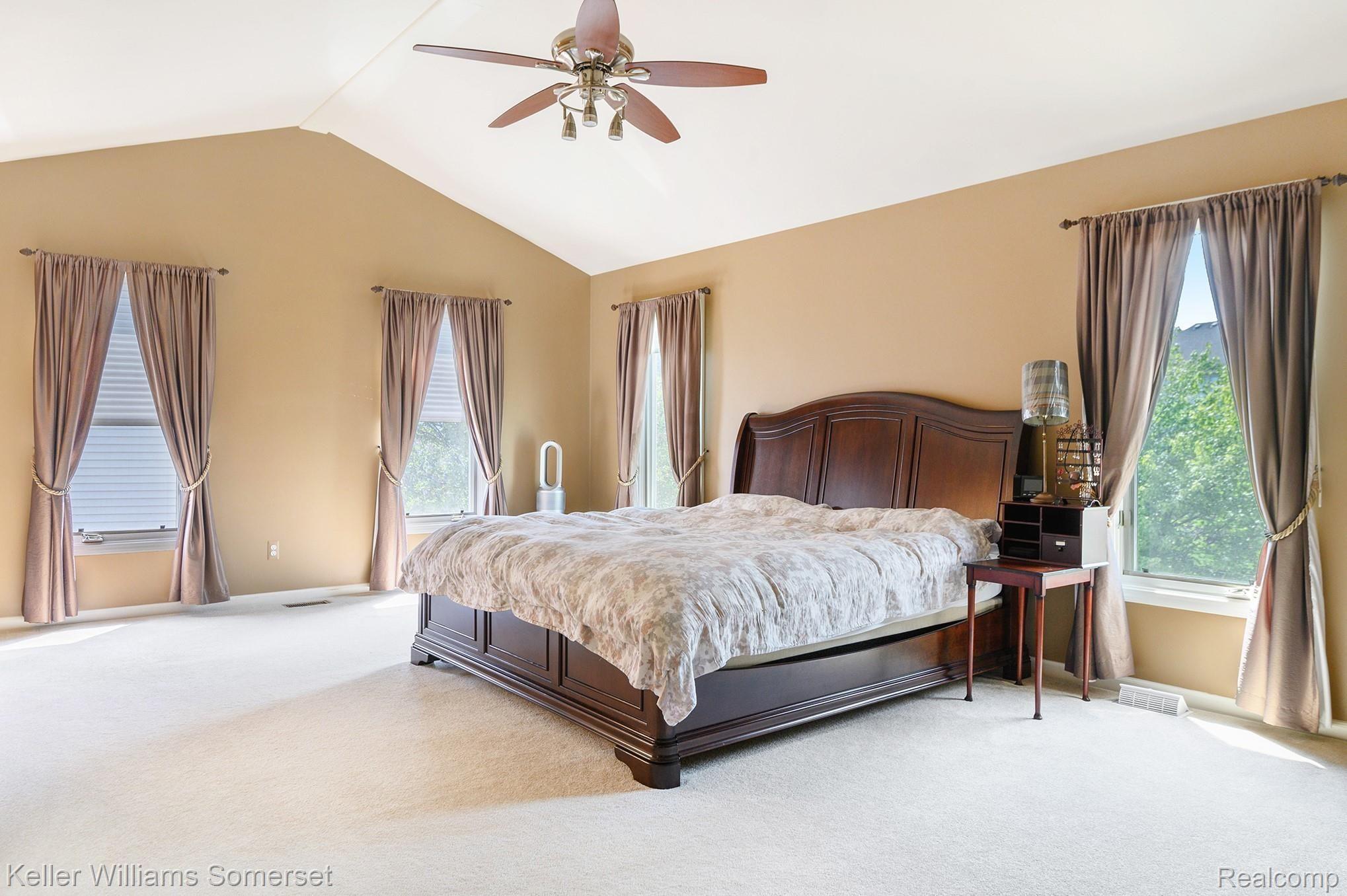 1052 Moran Drive Rochester, MI 48307 - Photo 25 of 42 Master bedroom w/cathedral ceiling