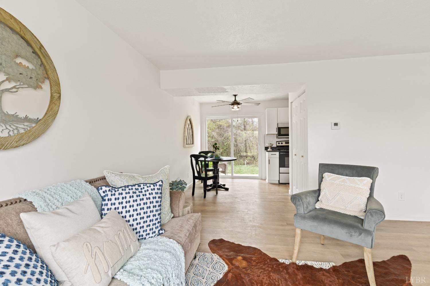 178 Dulwich Drive, Unit 182 Amherst, VA 24521 - Photo 6 of 23 a living room with furniture and a chandelier