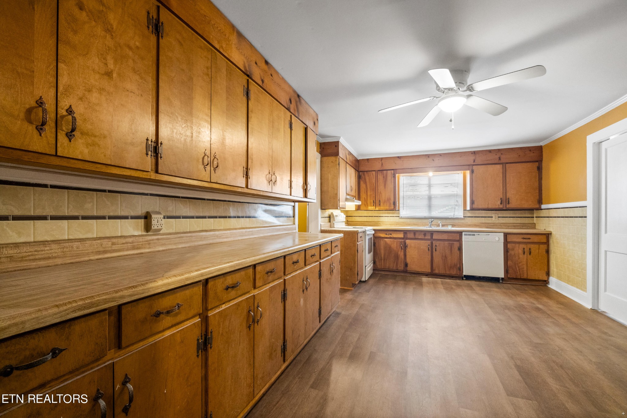 738 South Jackson Street Athens, TN 37303 - Photo 13 of 25 a kitchen with stainless steel appliances a sink cabinets and wooden floor