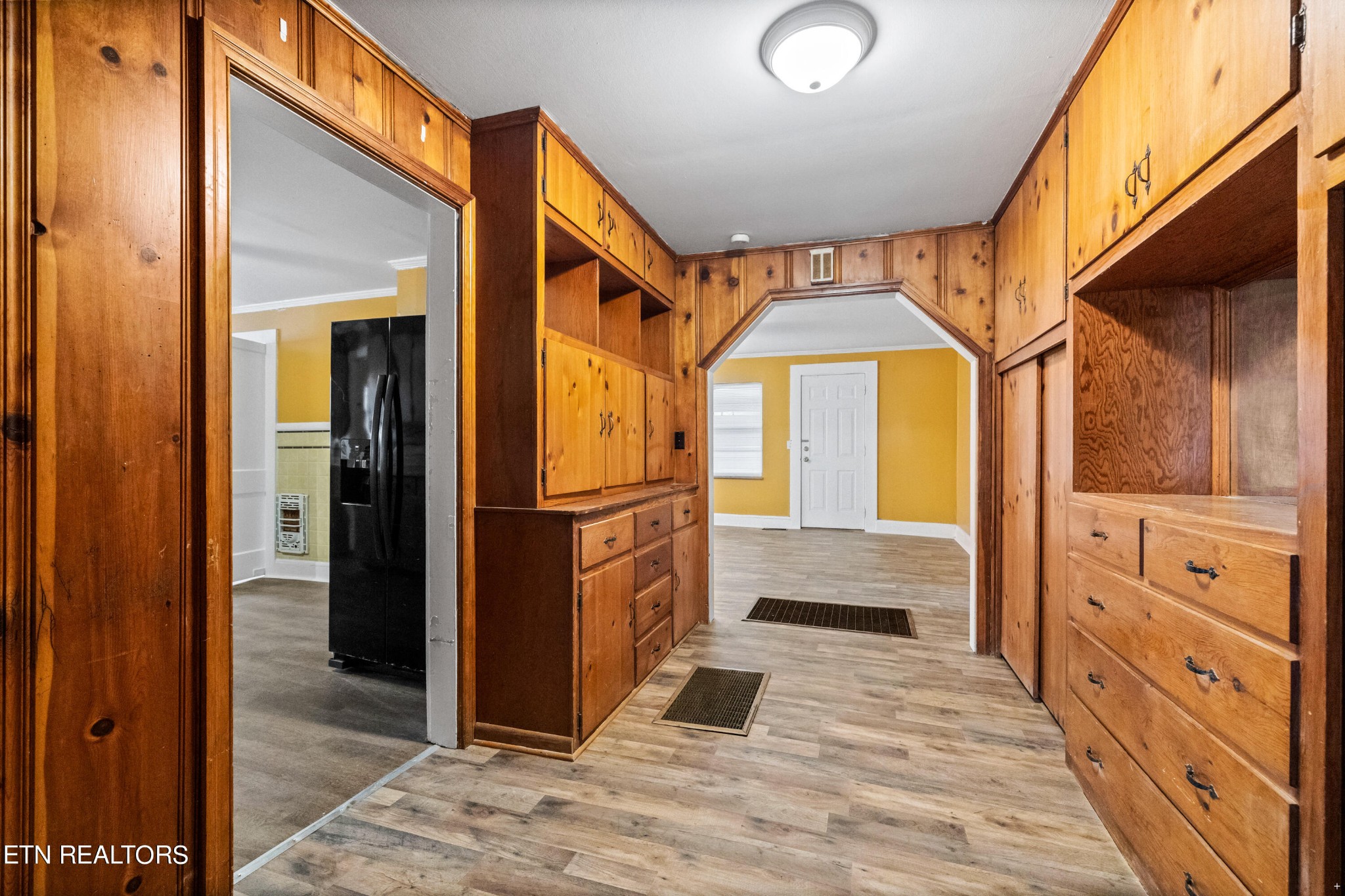 738 South Jackson Street Athens, TN 37303 - Photo 9 of 25 a view of a entryway door of the house