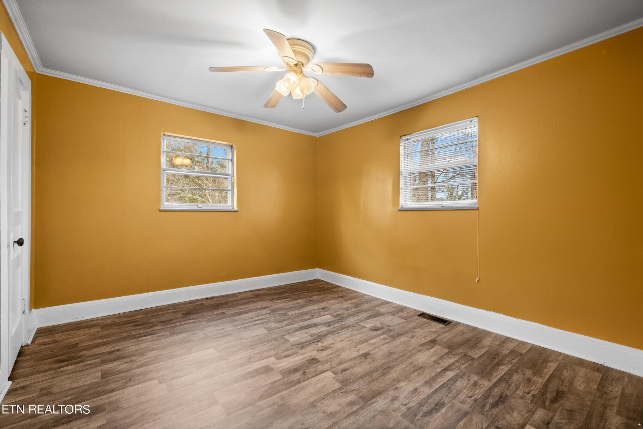738 South Jackson Street Athens, TN 37303 - Photo 10 of 25 a view of empty room with wooden floor
