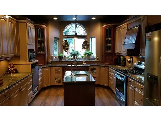 $1,945,000 | 156 Peppermill Road, Kelso, WA 98626