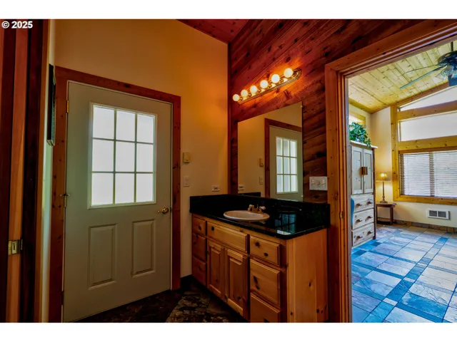 $1,945,000 | 156 Peppermill Road, Kelso, WA 98626