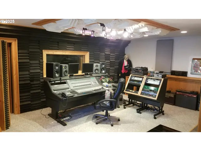 $1,945,000 | 156 Peppermill Road, Kelso, WA 98626