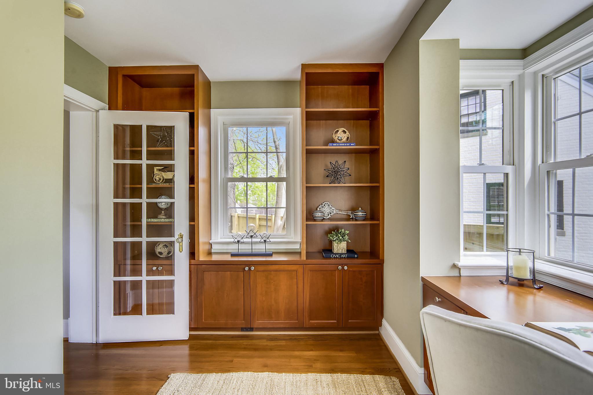 2901 Rittenhouse Street Northwest Washington, DC 20015 - Photo 15 of 51 Beautiful built-ins