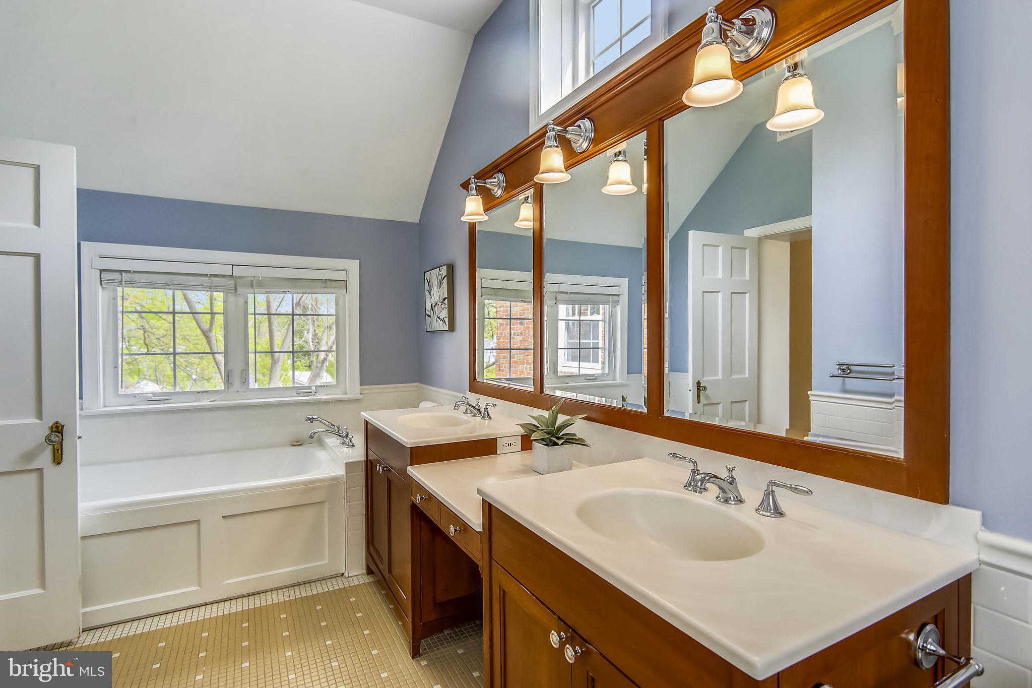 2901 Rittenhouse Street Northwest Washington, DC 20015 - Photo 24 of 51 Luxurious whirlpool tub