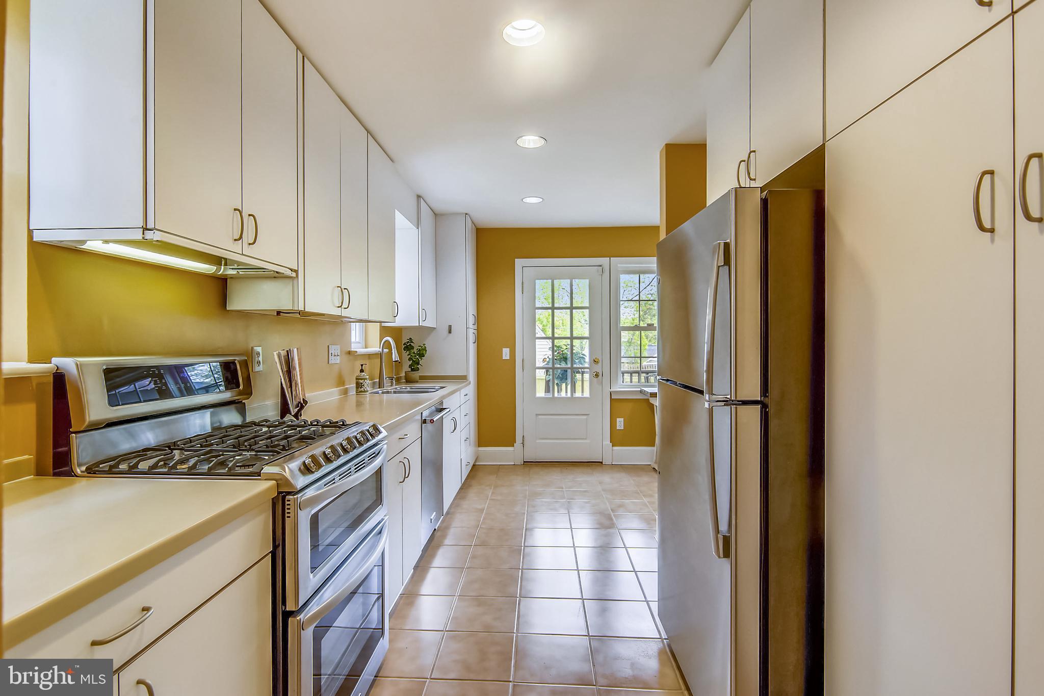 2901 Rittenhouse Street Northwest Washington, DC 20015 - Photo 4 of 51 Updated kitchen