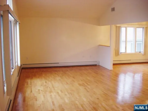 $3,600 | 755 Edgewater Avenue, Unit 2, Ridgefield, NJ 07657