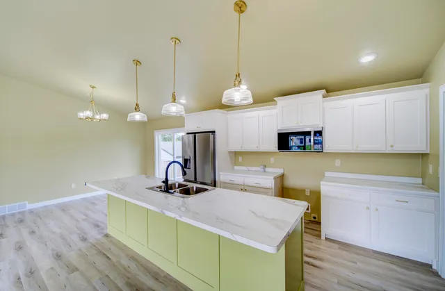 $418,900 | 1931 Southland Lane, New London, WI 54961