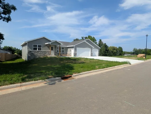 $418,900 | 1931 Southland Lane, New London, WI 54961