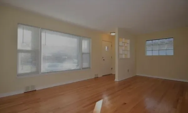 $325,000 | 144 East Quincy Street, Riverside, IL 60546