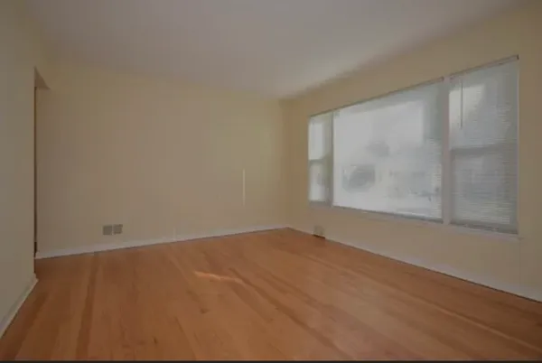 $325,000 | 144 East Quincy Street, Riverside, IL 60546