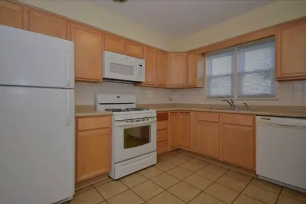 $325,000 | 144 East Quincy Street, Riverside, IL 60546