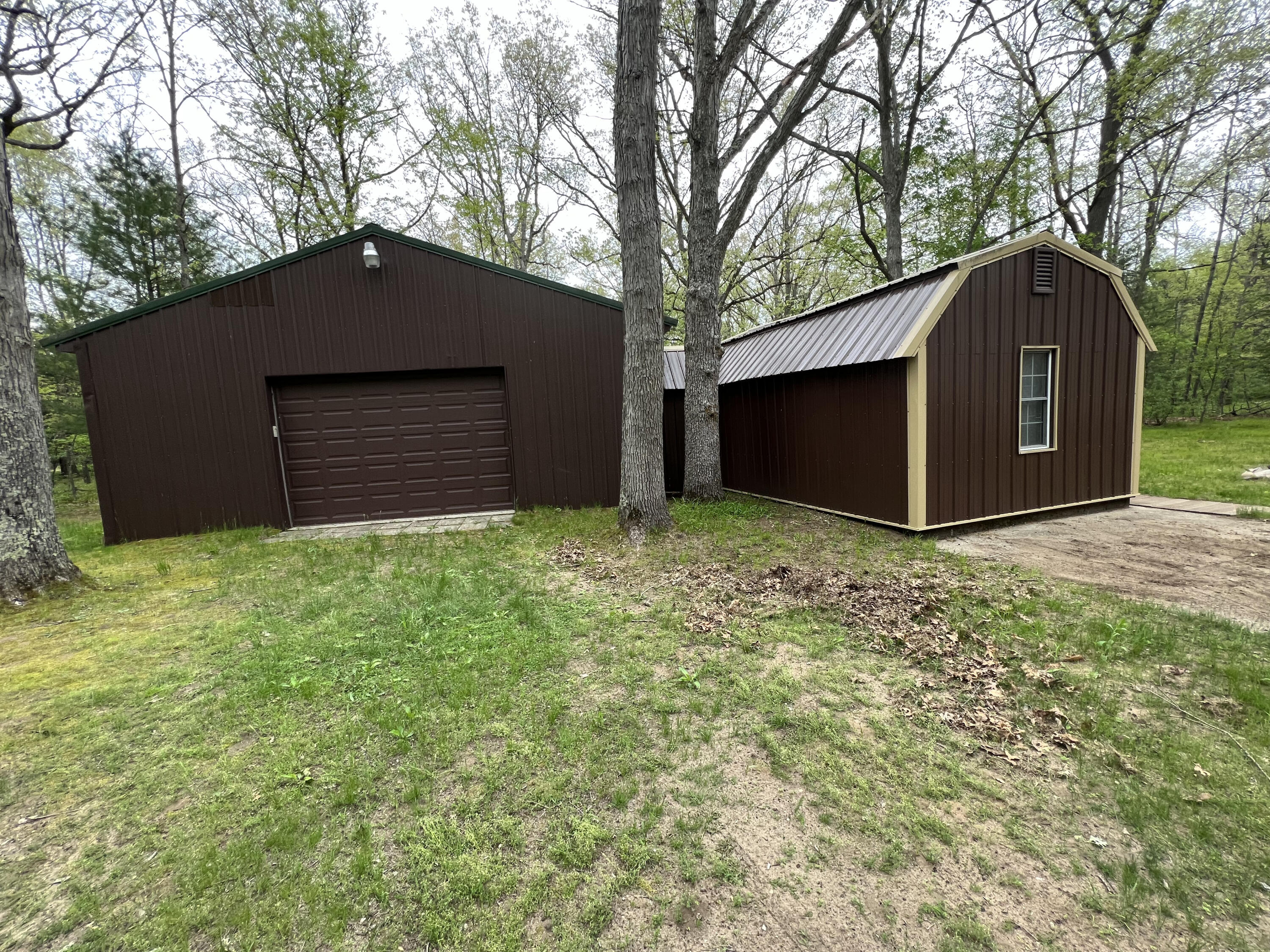 6477 South Taylor Road Branch, MI 49402 - Photo 4 of 39 20220521_204405542_iOS