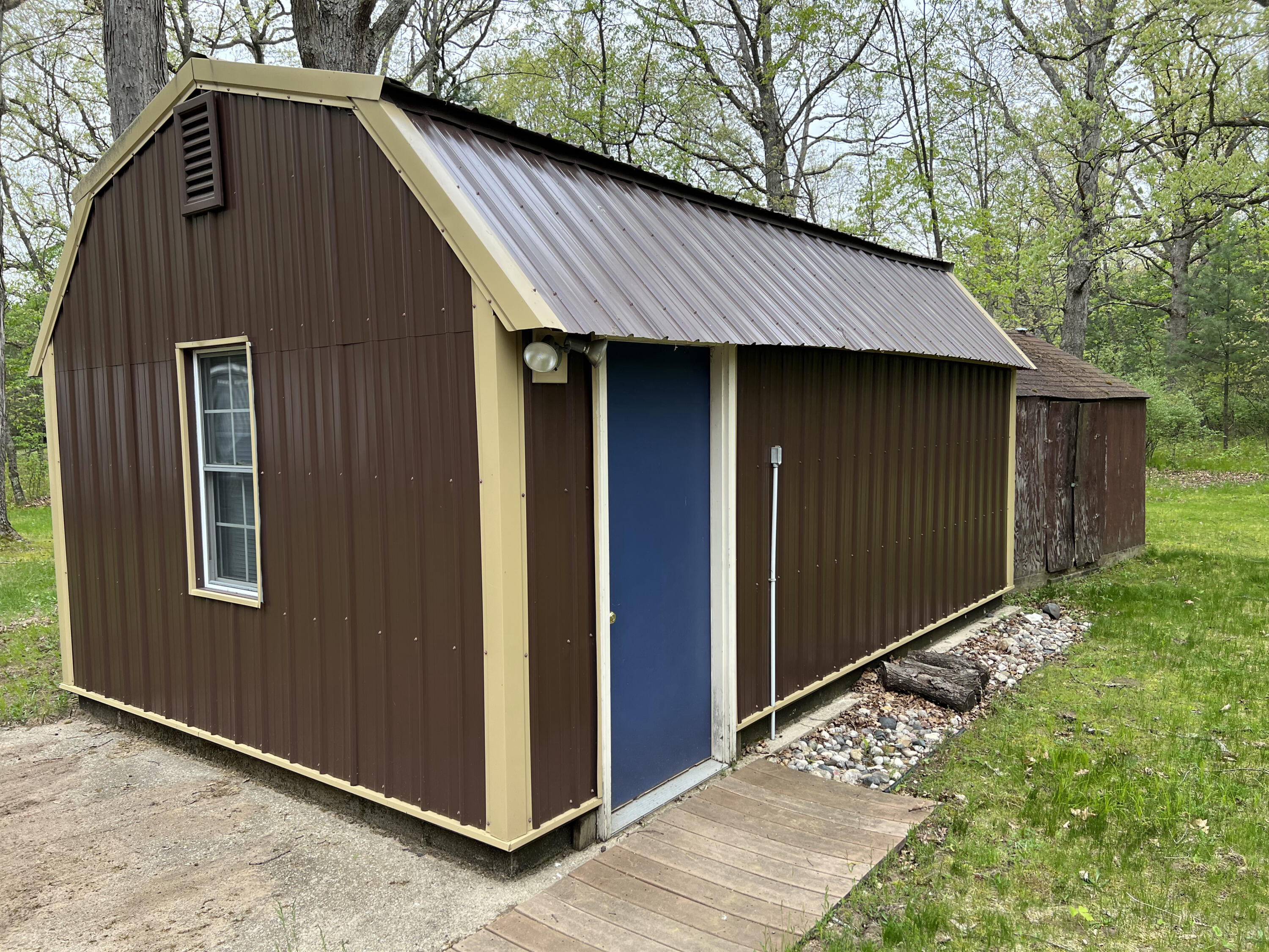 6477 South Taylor Road Branch, MI 49402 - Photo 5 of 39 20220521_204201655_iOS